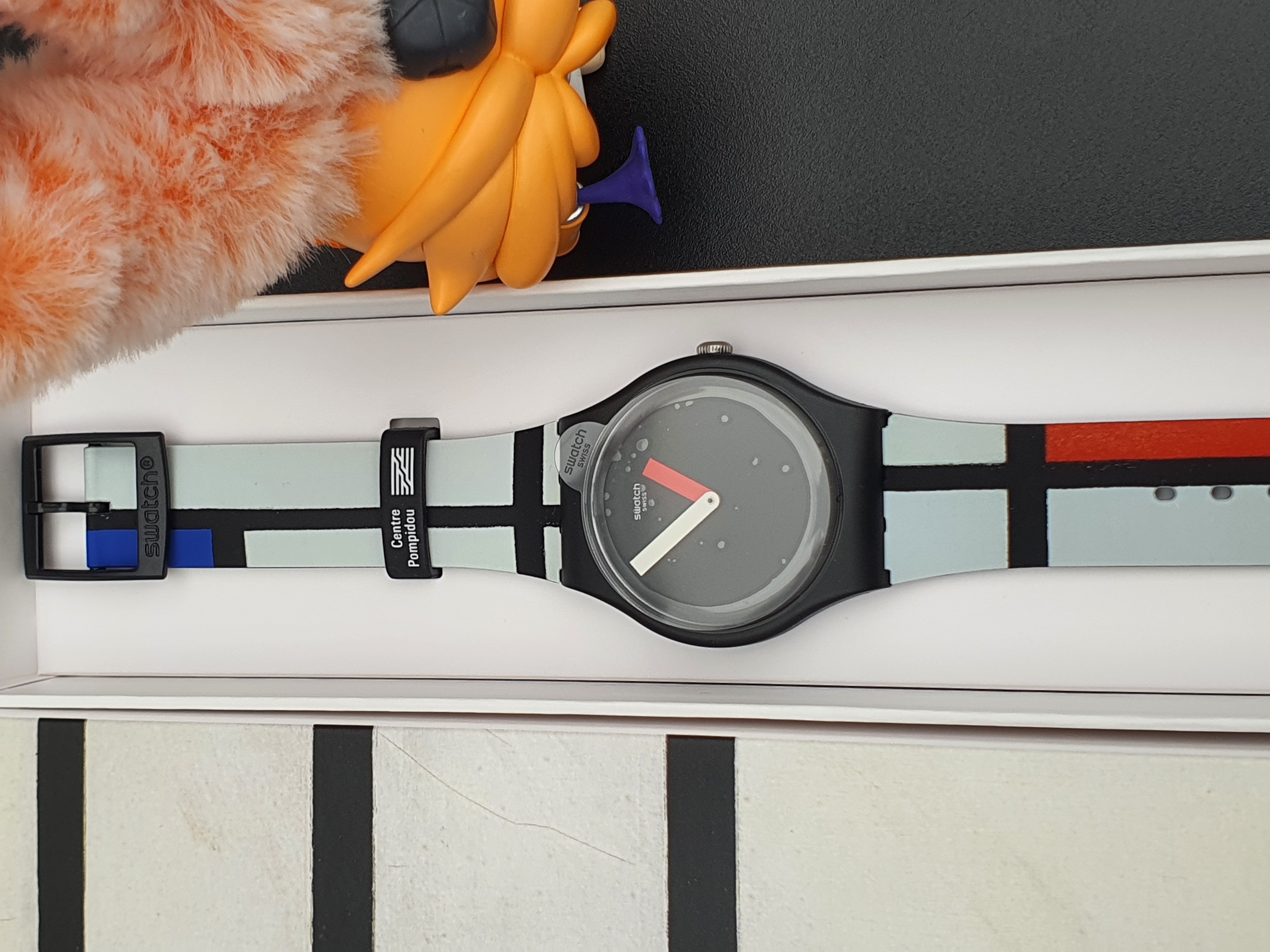 นาฬิกา Swatch×Centre Pompidou ลาย RED, BLUE and WHITE