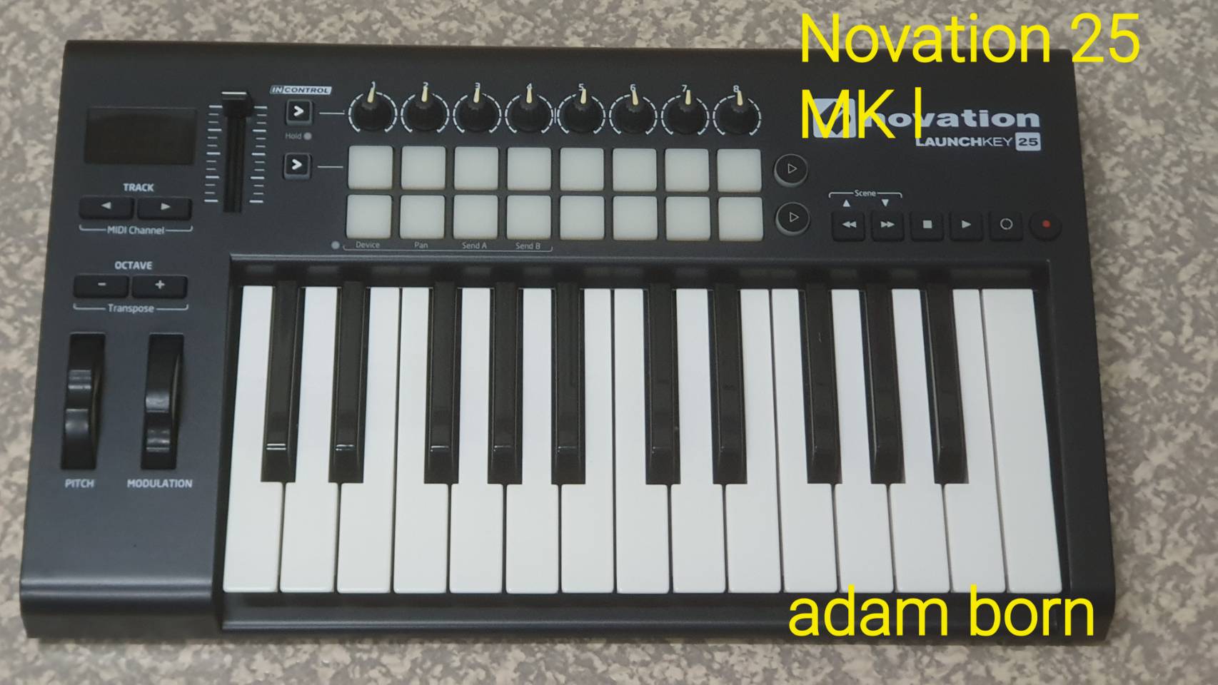 **ขายครับ! Novation Lunchkey 25 MK 1 สภาพเกือบใหม่ ใช้งานปรกติ แถมสาย 