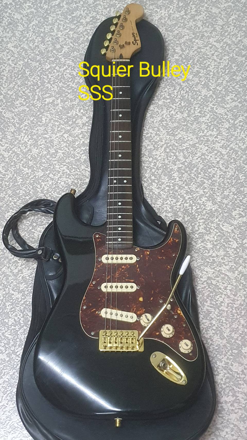 **ขายครับ! Squier Bullet ปี 2014 สภาพดี ใช้งานปรกติ มีกระเป๋าให้ครับ* **
